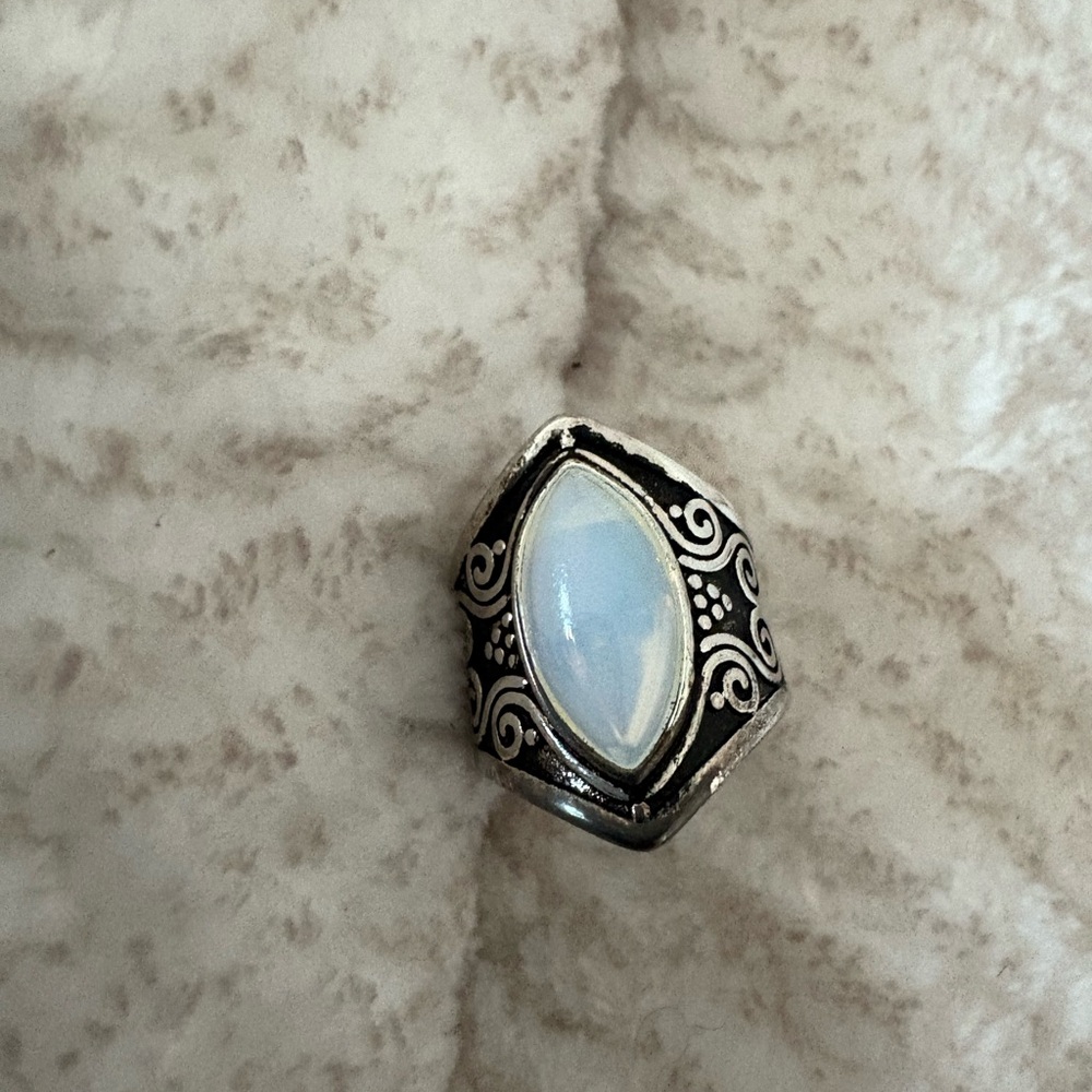 Vintage Silver Ring with Opalescent Stone